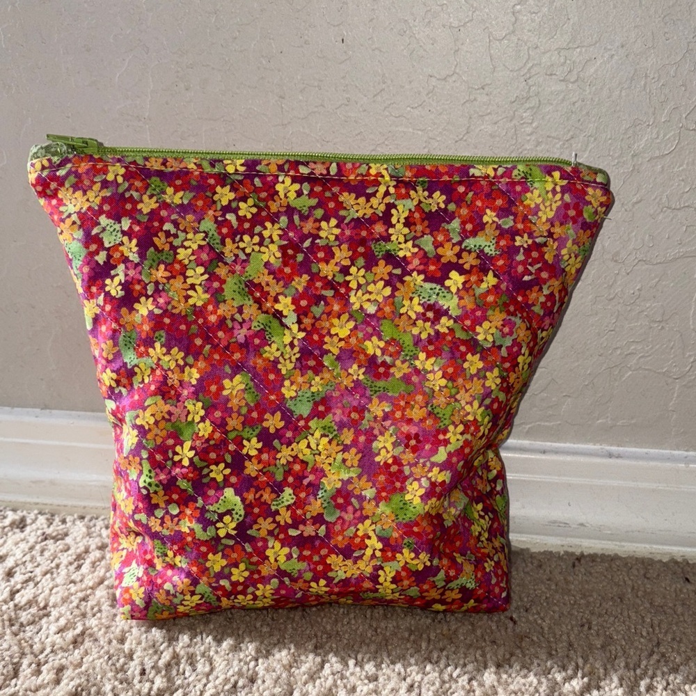 Floral quilted zipper bag with green liner